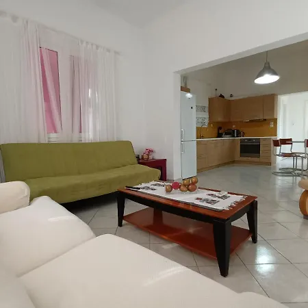 Holiday home The In Amarynthos *