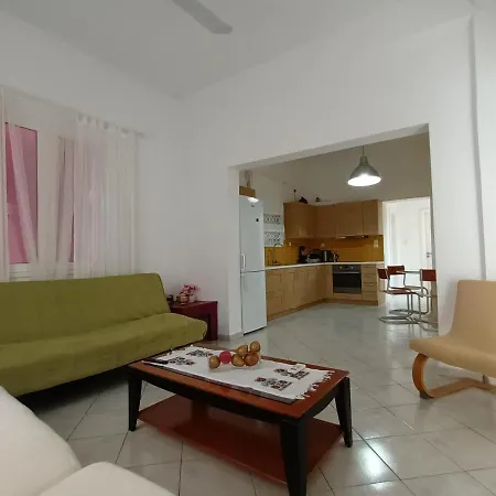 Holiday home The In Amarynthos Yimnon